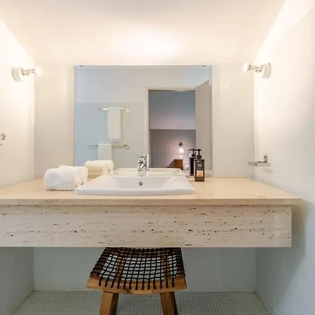 بيت ضيافة Rustic Haven With Pool 4*