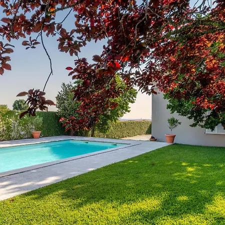 Rustic Haven With Pool بيت ضيافة 4*